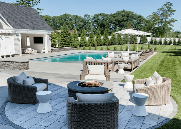 Broad edge fire pit